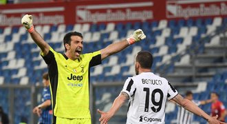 Poslední černobílá trofej pro Buffona. Juventus ovládl italský pohár