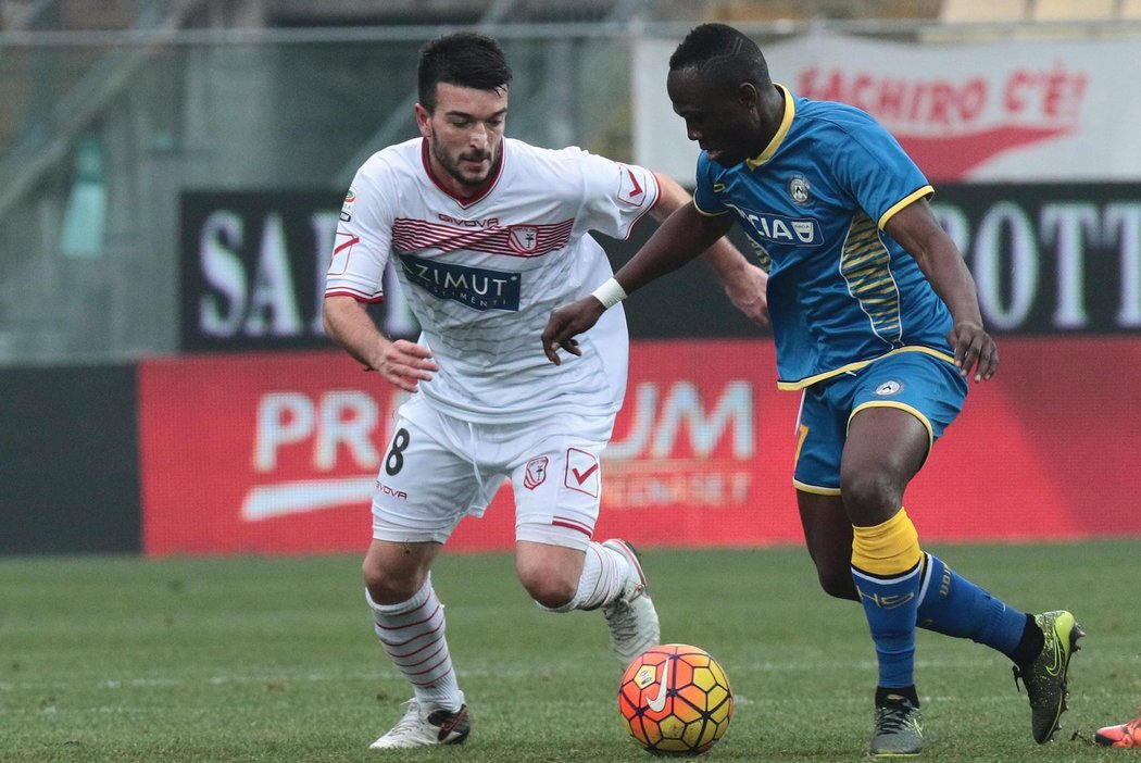 Fotbalisté Carpi vyhráli v italské lize nad Udinese 2:1, ale dál jsou předposlední.