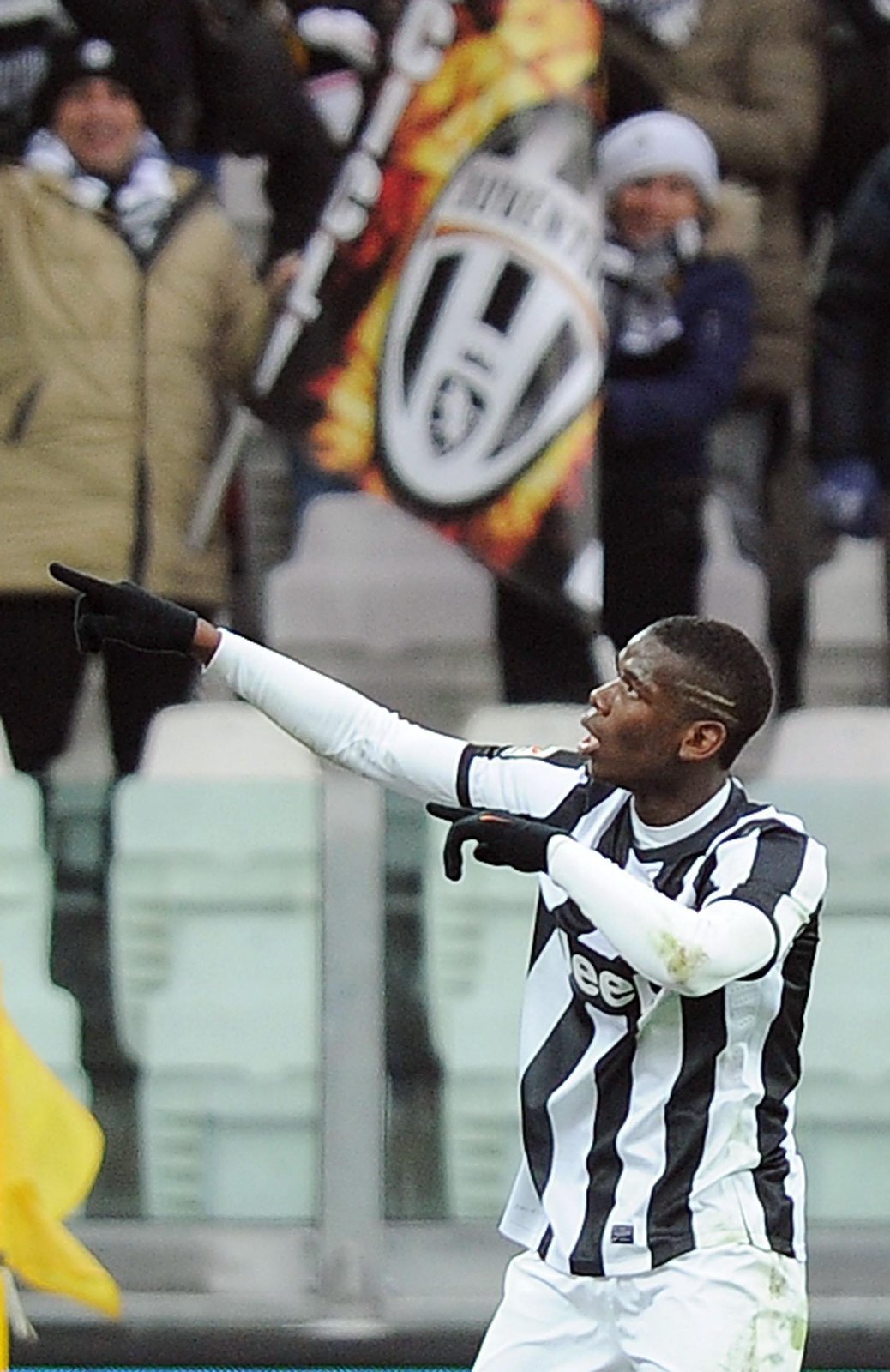 Francouzský záložník Juventus Paul Pogba a jeho oslava výhry nad Sienou 3:0