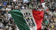 Fotbalisté Juventusu vyhráli nad Palermem gólem Vidala z penalty, což jim stačilo k zisku mistrovského titulu. Jásali hráči na trávníku i fanoušci v ochozech.