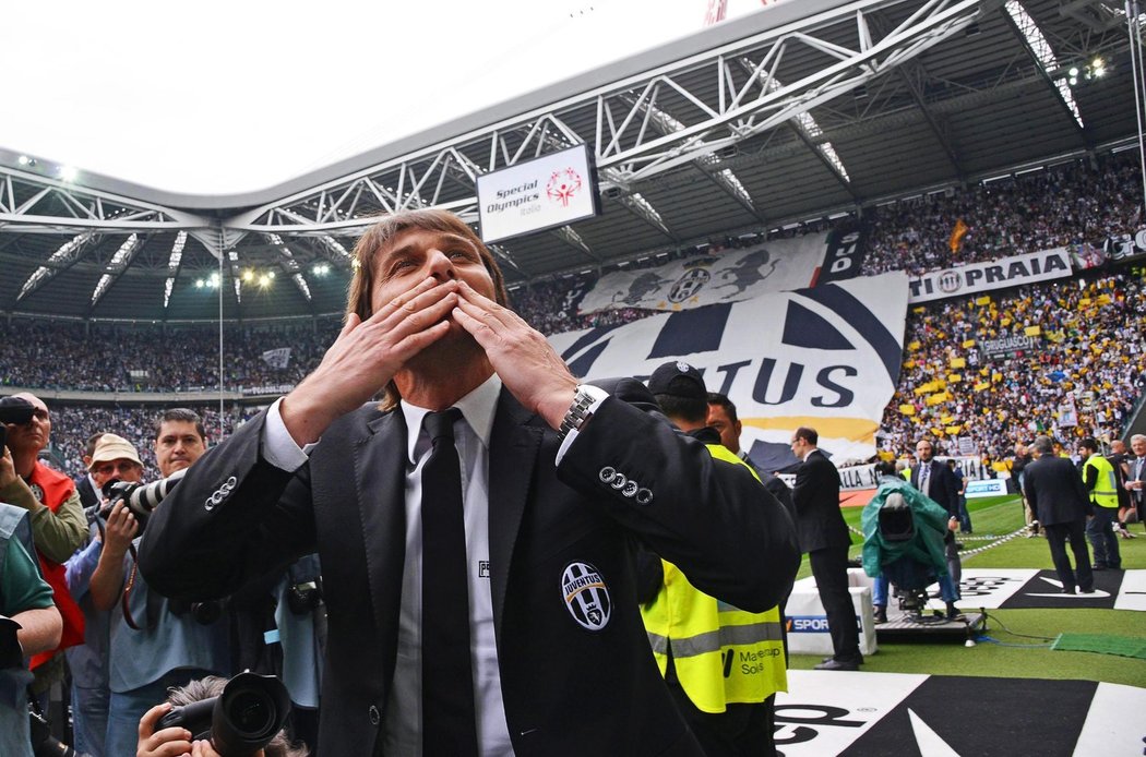 Fotbalisté Juventusu vyhráli nad Palermem gólem Vidala z penalty, což jim stačilo k zisku mistrovského titulu. Jásali hráči na trávníku i fanoušci v ochozech, stejně jako trenér Antonio Conte