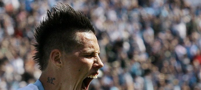 Neapolský Marek Hamšík se raduje z proměněné penalty proti Boloni