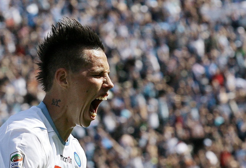 Neapolský Marek Hamšík se raduje z proměněné penalty proti Boloni