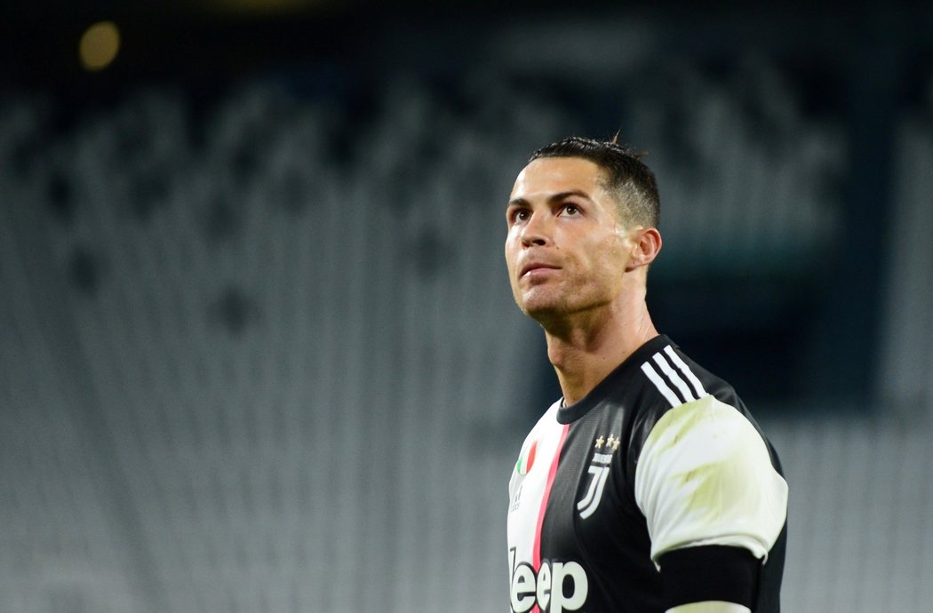 Cristiano Ronaldo poté, co neproměnil pokutový kop proti AC Milán