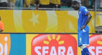 Zraněný Balotelli přijde o semifinále Poháru FIFA proti Španělsku