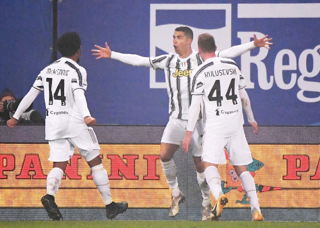 Cristiano Ronaldo vstřelil v superpoháru proti Neapoli 760. soutěžní gól v kariéře