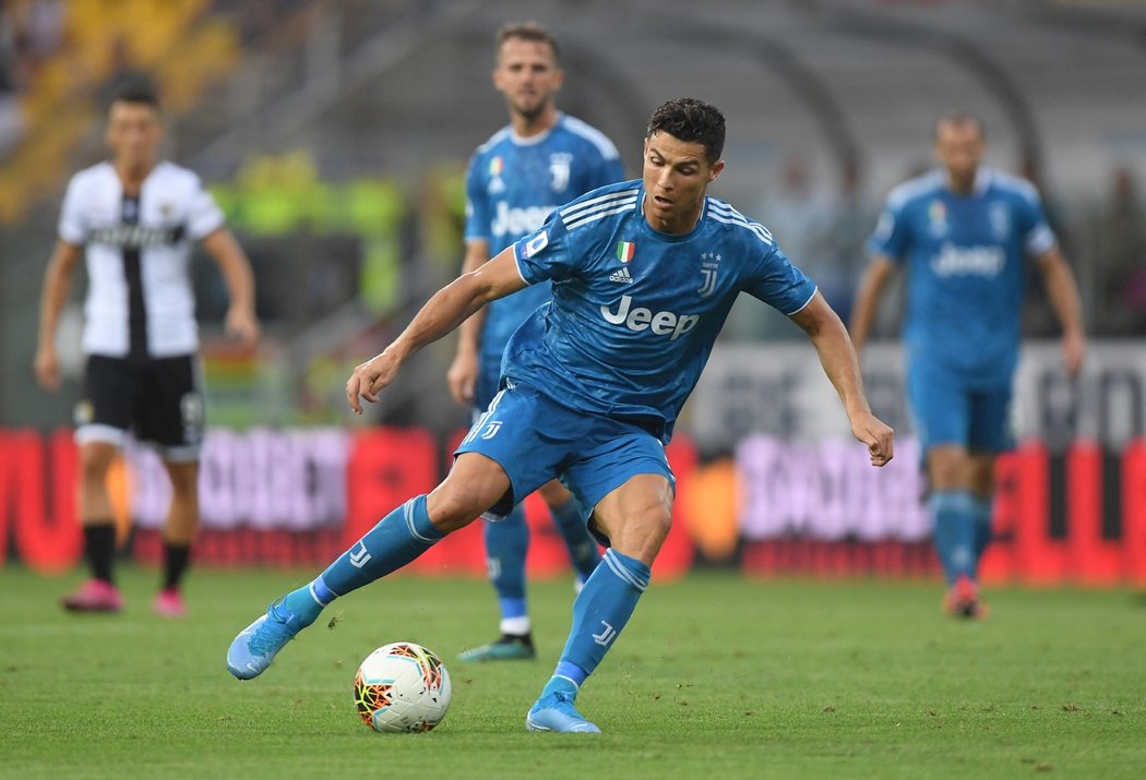 Cristiano Ronaldo se sice proti Parmě prosadil, jeho trefu však následně zrušil VAR kvlli ofsajdu