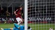 Italský útočník Fabio Borini z milánského AC střílí vítězný gól v dohrávce 35. kole proti Boloni