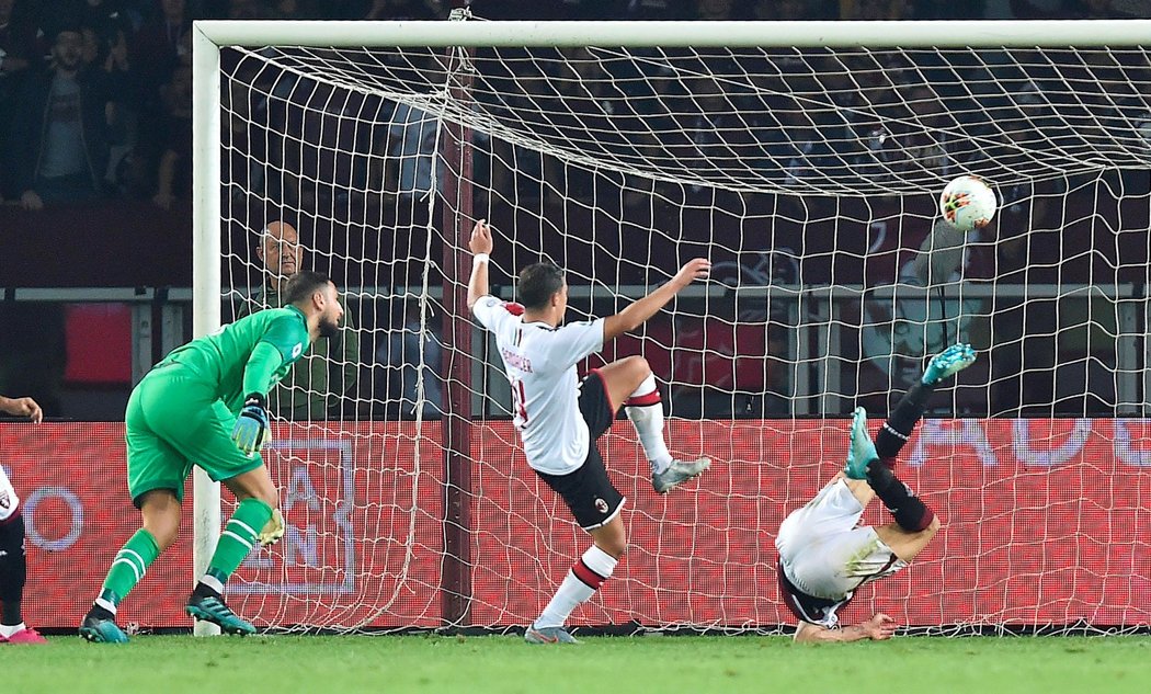 Turínský útočník Andrea Belotti dvěma góly otočil domácí utkání proti AC Milán