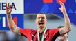 Zlatan Ibrahimovič pokračuje ve čtyřiceti letech v kariéře. O další rok prodloužil smlouvu s AC Milán