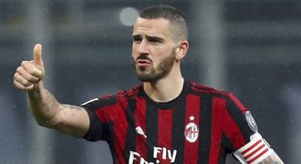 Bonucci se po roce vrací do Juventusu. Higuaín a Caldara jdou do AC Milán