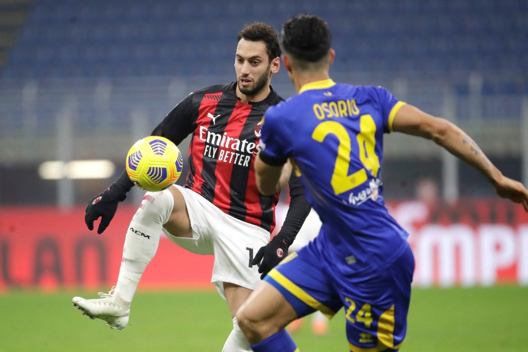 Fotbalisté AC Milán prohrávali s Parmou 0:2, nakonec vybojovali bod za remízu 2:2