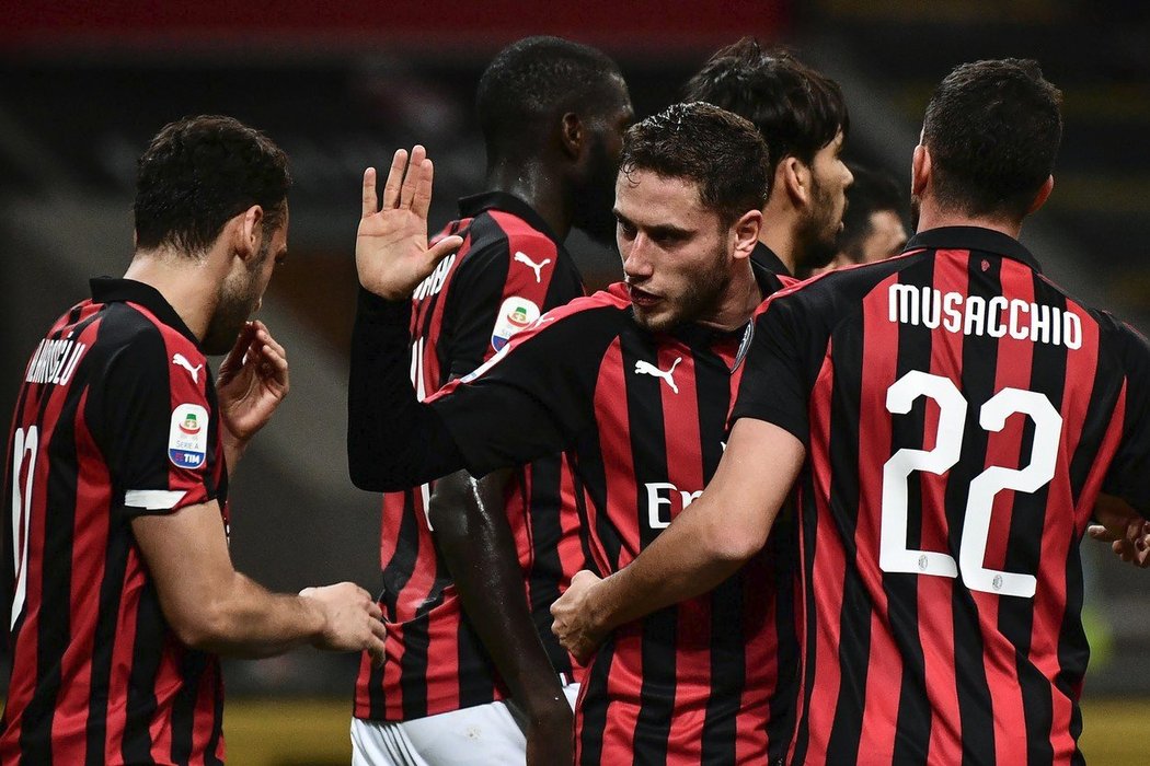 Fotbalisté AC Milan porazili Sassuolo a vyhoupli se na třetí místo Serie A