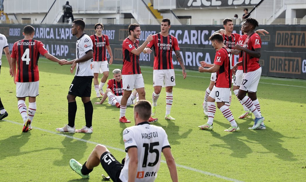 Fotbalisté AC Milán v 6. kole italské ligy vyhráli na hřišti Spezie 2:1