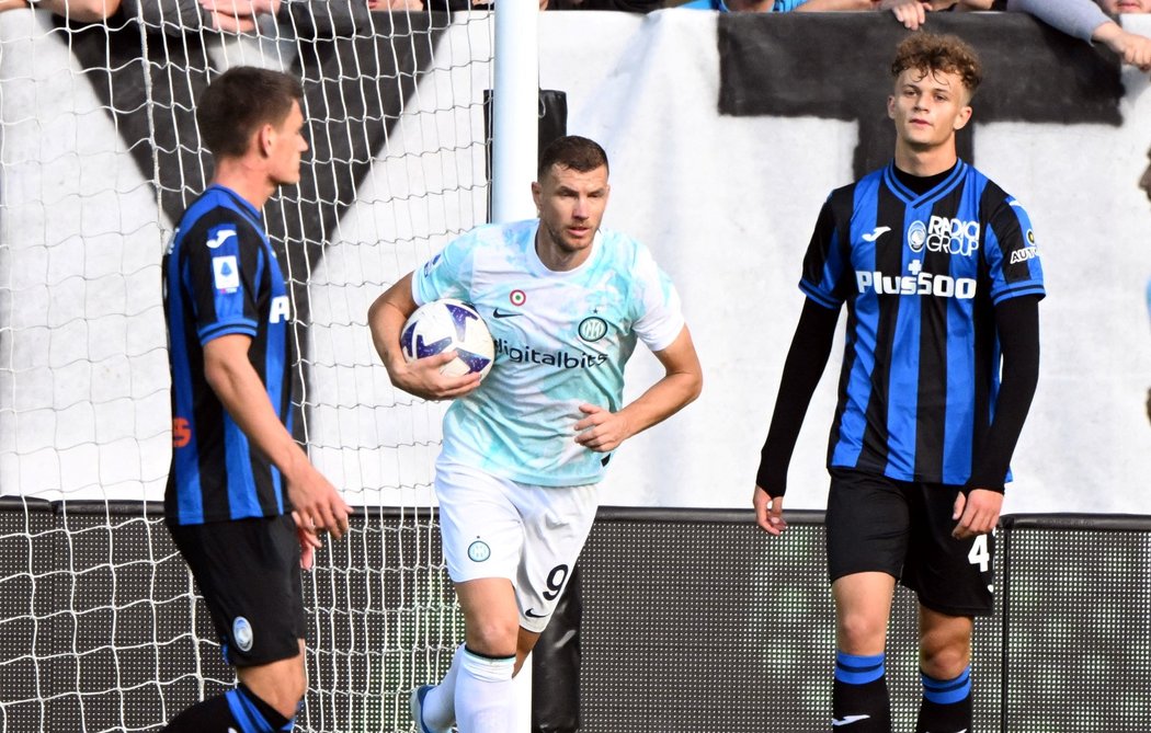 Fotbalisté Interu Milán zvítězili v Bergamu 3:2, dvakrát se trefil Edin Džeko