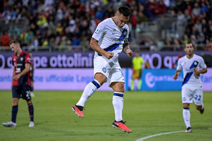Inter vyhrál v Cagliari 2:0, rozhodl za půl hodiny. Jankto hrál v základu Inter vyhrál v Cagliari 2:0, rozhodl za půl hodiny. Jankto hrál v základu