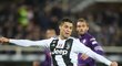 Cristiano Ronaldo pálí v duelu Serie A s Fiorentinou