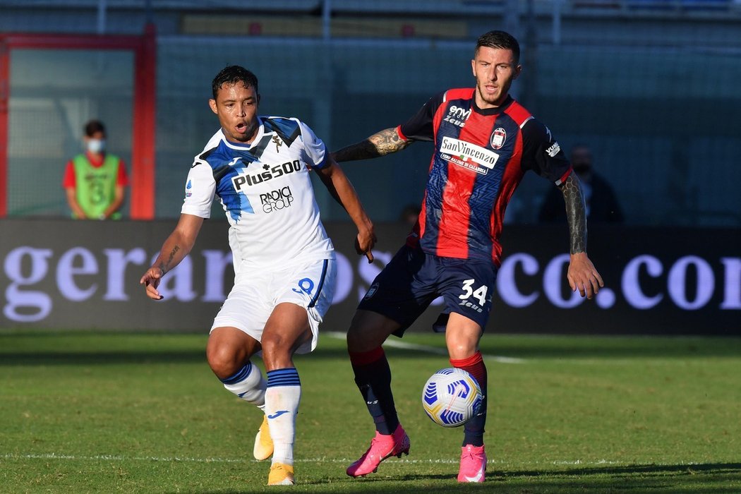 Atalanta vyhrála na hřišti nováčka z Crotone 2:1, oba góly vstřelil Luis Muriel