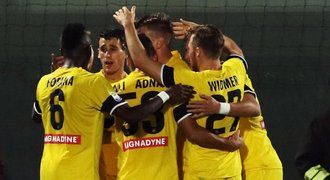 Češi řádili za Udine, Benevento má první bod díky brankáři! Vládne Inter