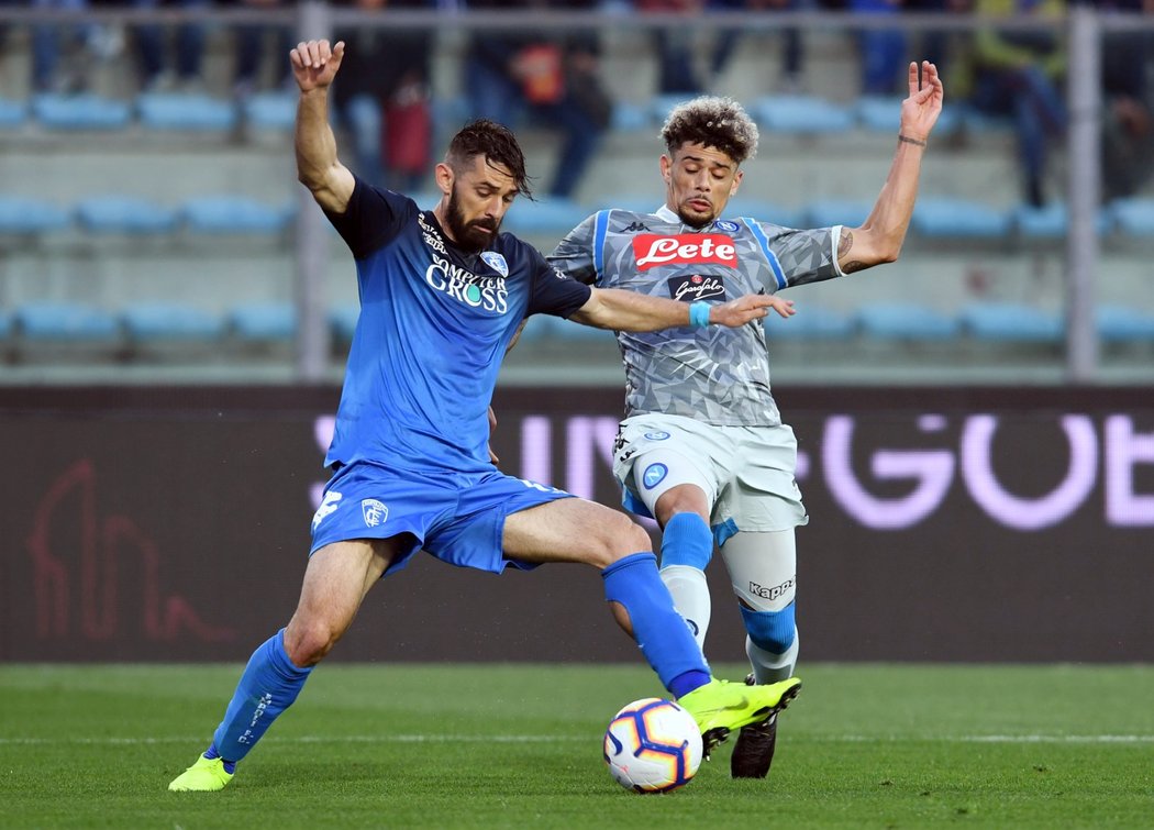 Fotbalisté Empoli překvapivě porazili Neapol (2:1) a poskočili mimo sestupové příčky