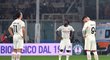 Zlatan Ibrahimovič se spoluhráči z AC Milán po inkasovaném gólu