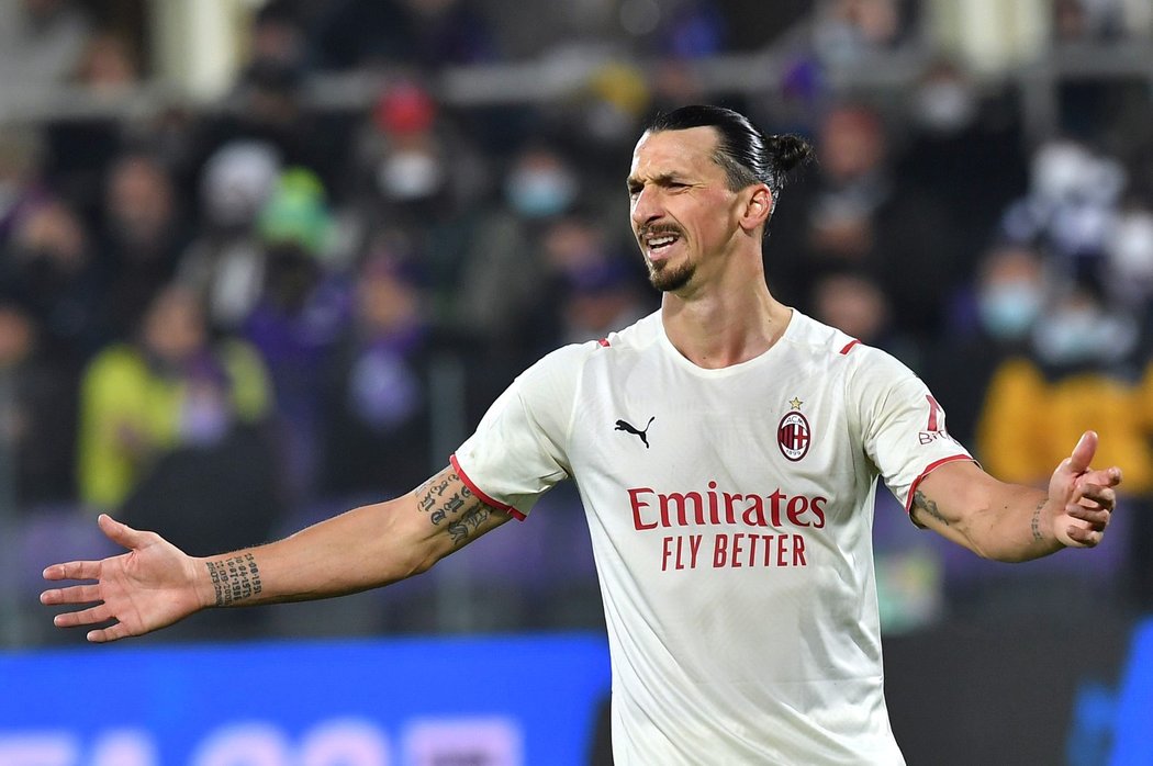 Zlatan Ibrahimovič a jeho gesto zmaru v zápase s Fiorentinou