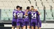 Fotbalisté Fiorentiny se radují ze vstřelené branky