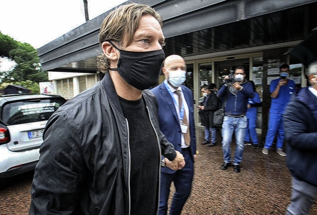 Italská leganda Francesco Totti smutní, kvůli koronaviru přišel bývalý dlouholetý kapitán AS Řím o otce