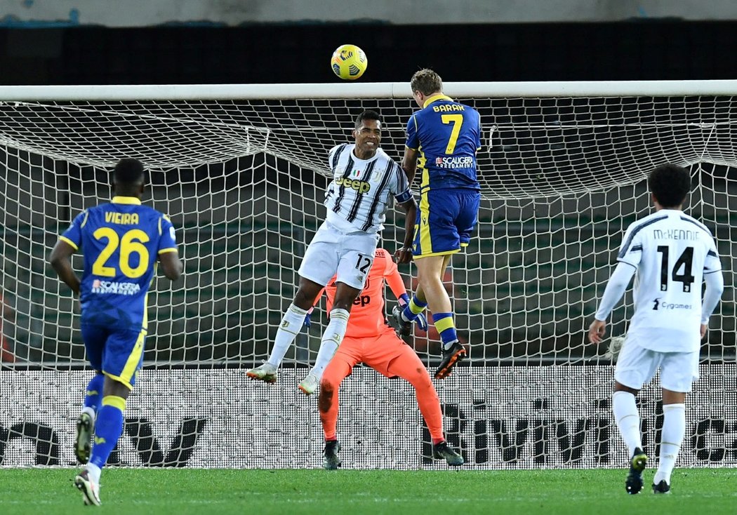 Antonín Barák hlavičkou zařídil Veroně bod za remízu proti Juventusu