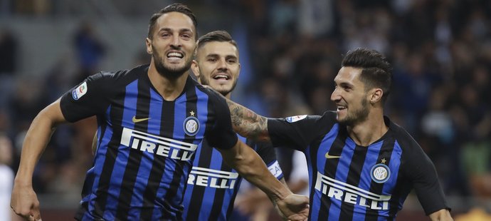 Inter přetlačil Fiorentinu a dotáhl se na ni v tabulce