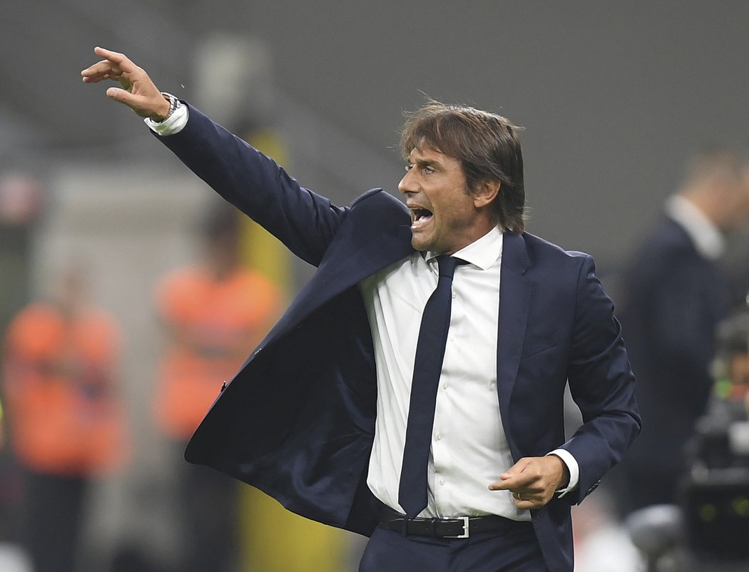 Antonio Conte diriguje své svěřence