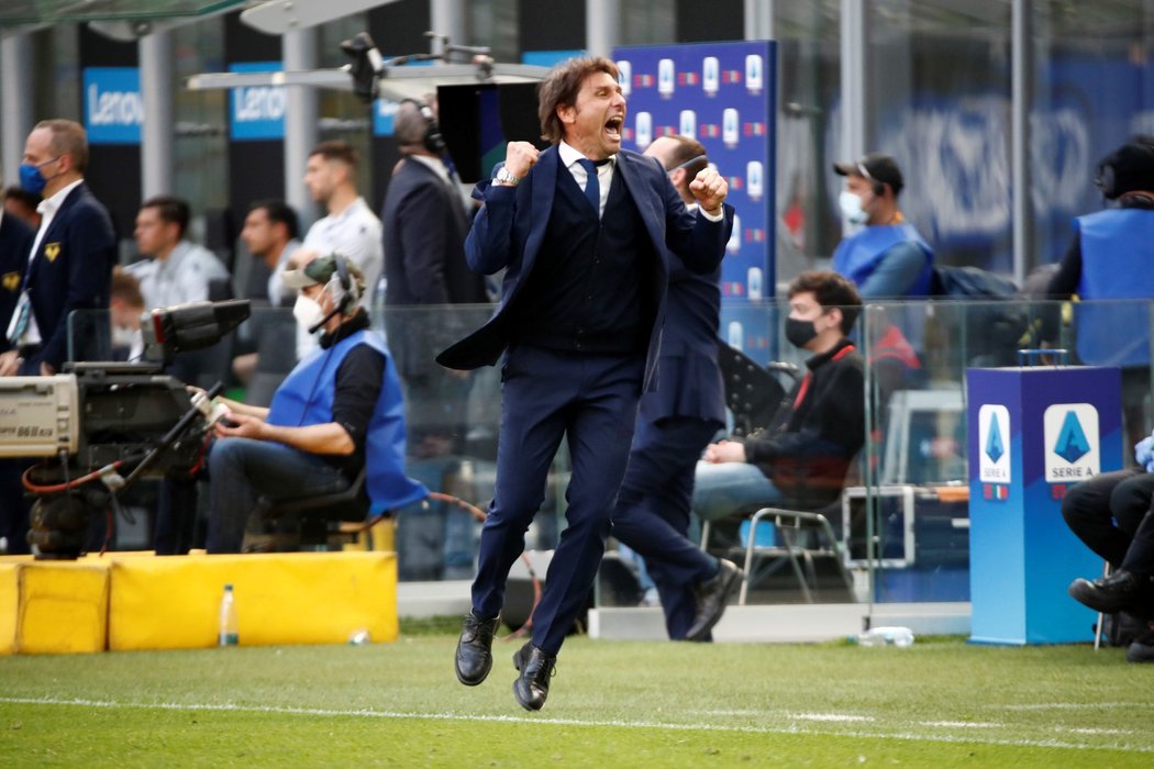 Inter zachránil proti Veroně v 76. minutě Matteo Darmian, slavit se vydal i kouč Conte
