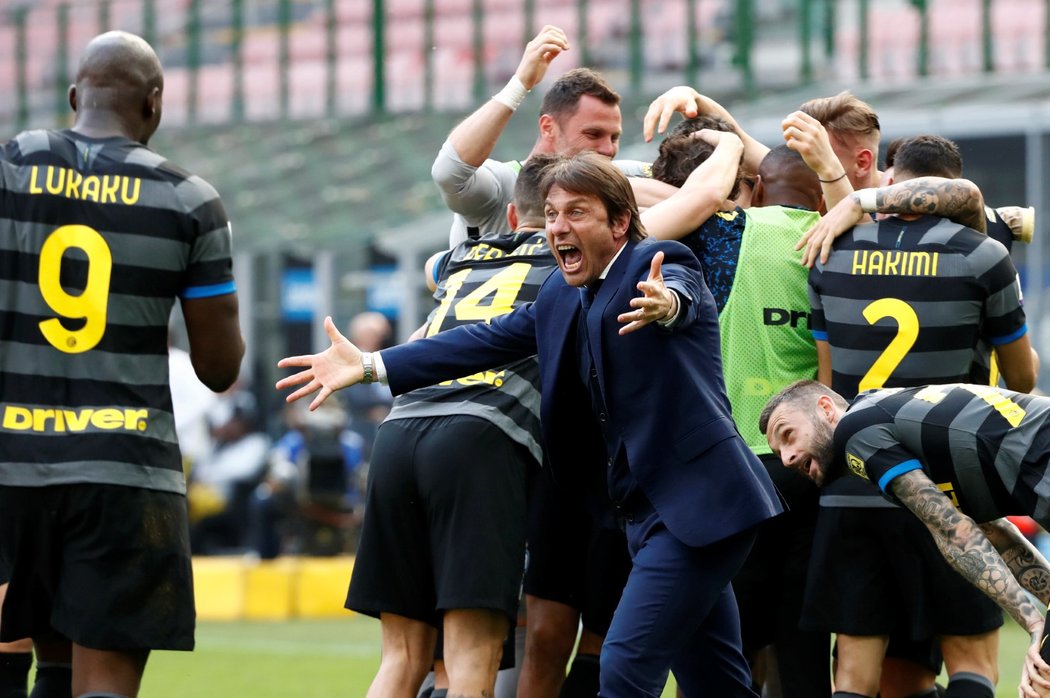 Inter zachránil proti Veroně v 76. minutě Matteo Darmian, slavit se vydal i kouč Conte