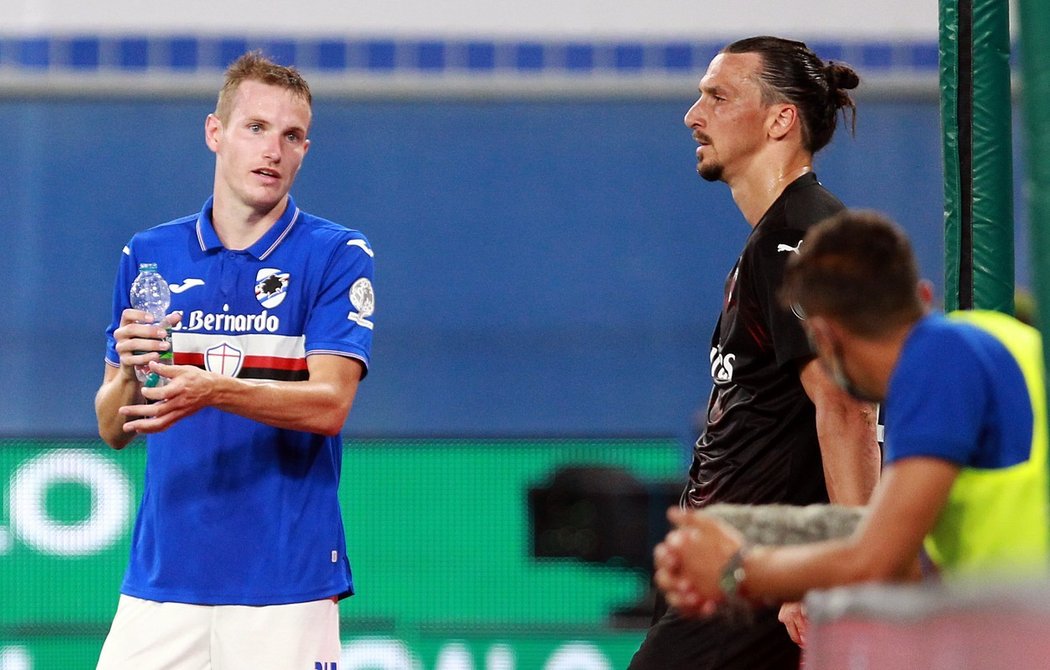 Jakub Jankto při zápase Sampdorie s AC Milán po boku Zlatana Ibrahimovice