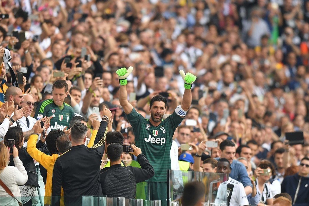 Buffon se v dresu Juventusu naposledy předvedl loni v květnu, teď se má vrátit