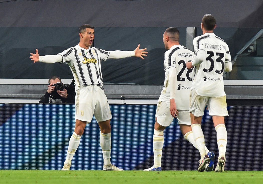 Cristiano Ronaldo zařídil Juventusu výhru 2:0 nad Cagliari