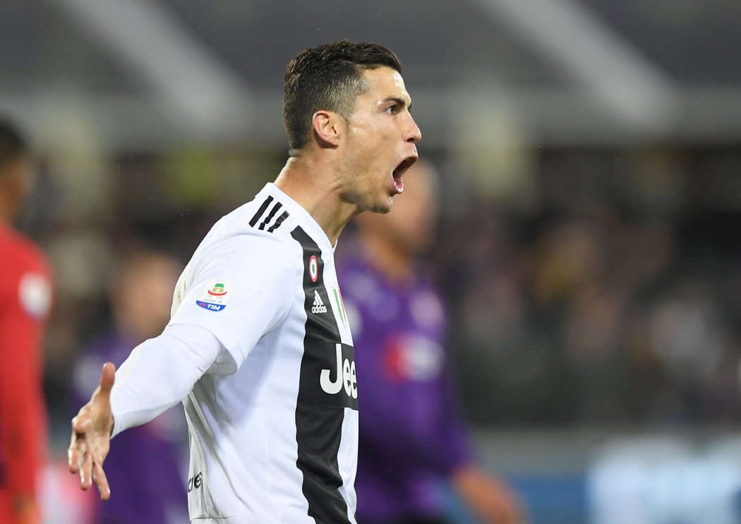 Cristiano Ronaldo slaví svou trefu do sítě Fiorentiny