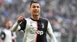 Útočník Juventusu Cristiano Ronaldo slaví branku do sítě Fiorentiny