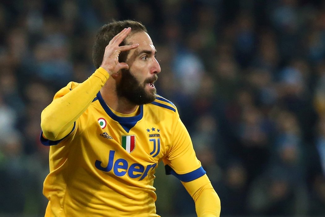 Argentinský útočník Gonzalo Higuaín rozhodl pro Juventus šlágr italské ligy proti Neapoli