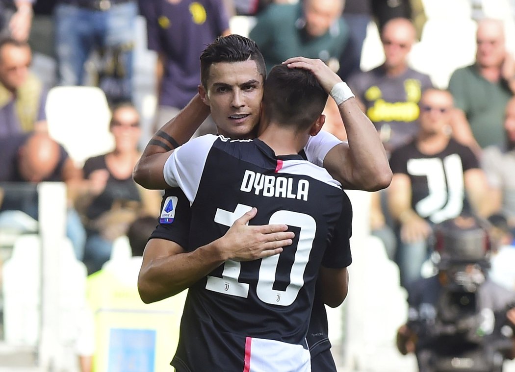 Cristiano Ronaldo a Paulo Dybala slaví trefu prvního jmenovaného