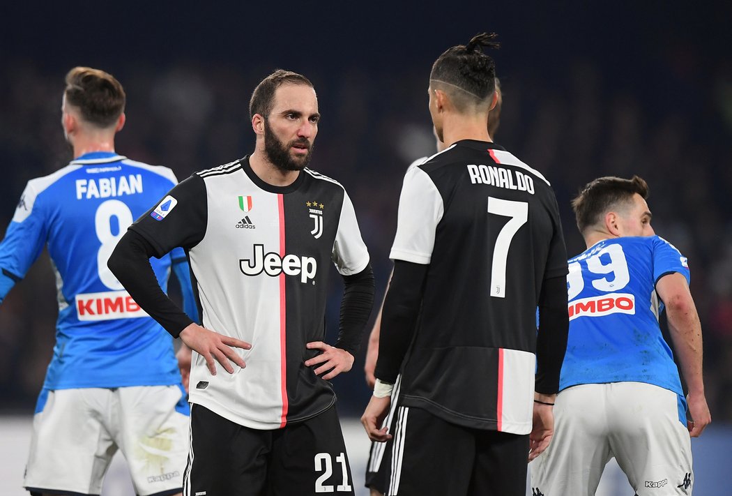 Gonzalo Higuaín se spoluhráčem Cristianem Ronaldem