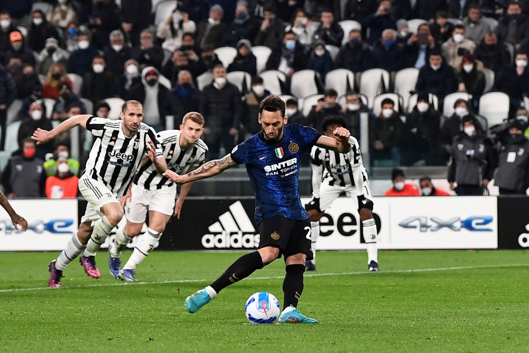 Fotbalisté Interu Milán porazili v přímé bitvě o třetí místo v lize Juventus Turín 1:0