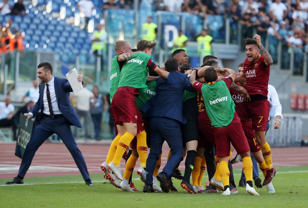 Římské derby v italské fotbalové lize ovládlo domácí AS, které si poradilo s Laziem 3:1