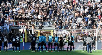 Neapol vyhrála na AC, daří se i Udine. Krach Juventusu, Mourinho vyloučen
