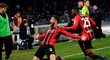 Útočník AC Milán Olivier Giroud slaví branku proti Neapoli