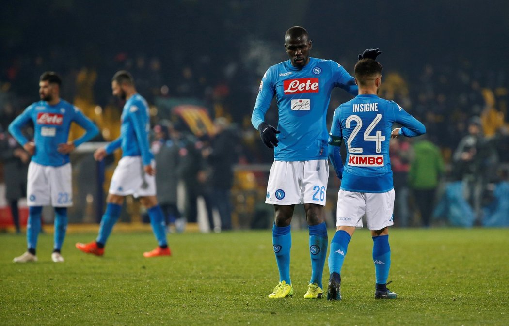 Fotbalisté Neapoli se radují z výhry proti Sassuolu