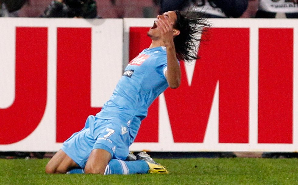 Neapolský střelec Edinson Cavani, týmu AS Řím nasázel hattirck