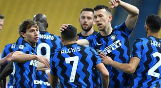 Inter navýšil náskok v čele Serie A na šest bodů. Zvládl dohrávku v Parmě