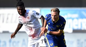 Barák u porážky Verony s AC Milán, AS Řím díky výhře přeskočil Atalantu