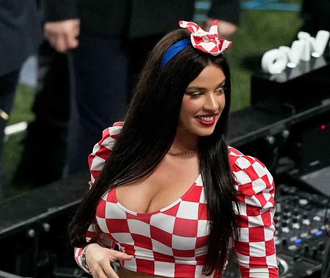 Sexy fotbalová fanynka Ivana Knöllová se objevila na večírku Leonarda DiCapria